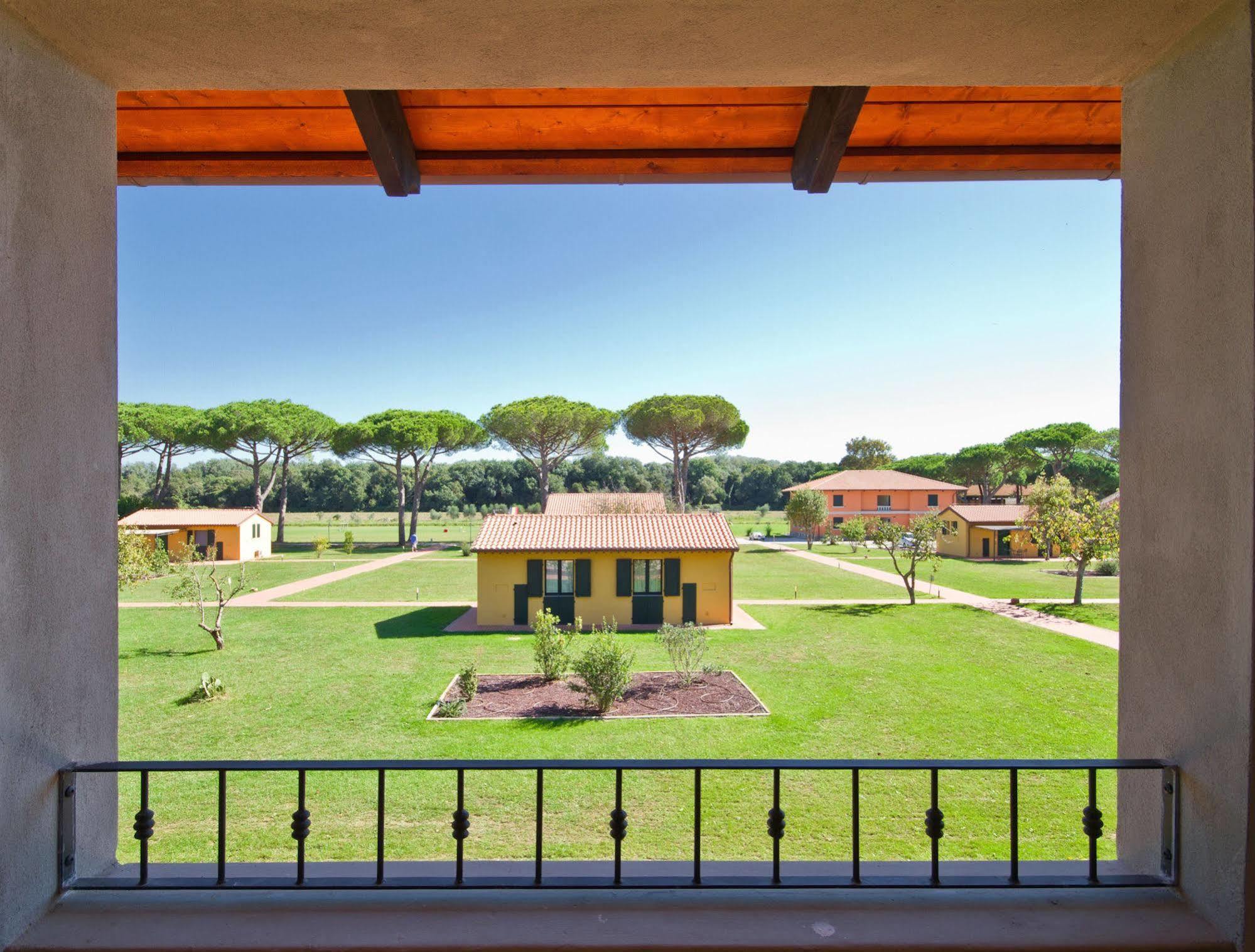 La Fattoria Di Tirrenia Aparthotel Exterior photo