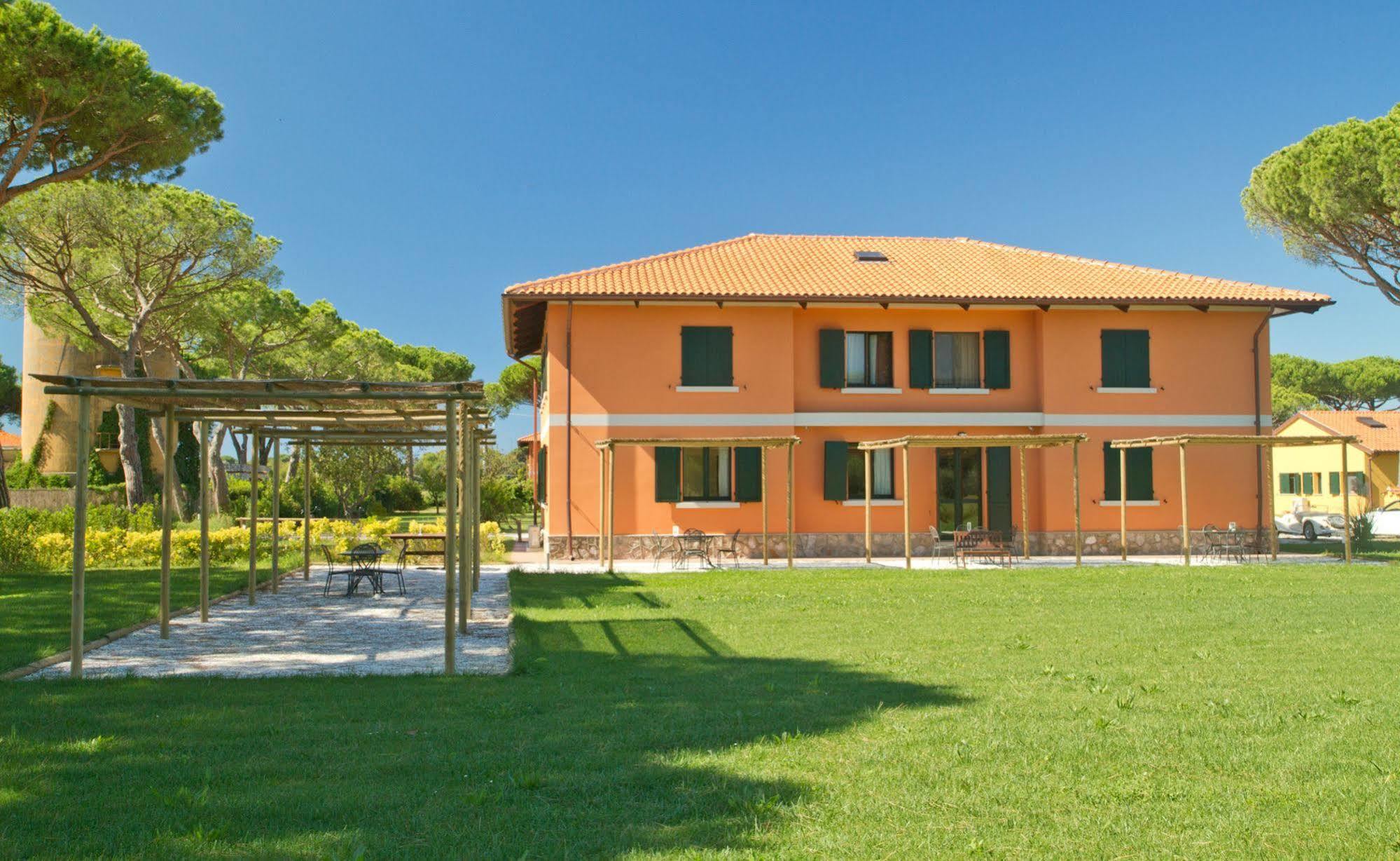 La Fattoria Di Tirrenia Aparthotel Exterior photo