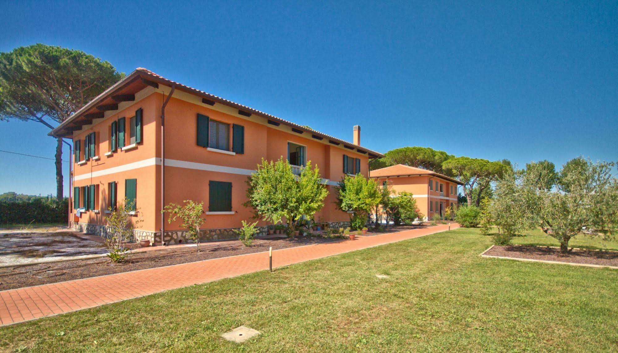 La Fattoria Di Tirrenia Aparthotel Exterior photo